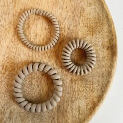 Sterke Siliconen Haarwokkels (set van 3), haaraccessoire, haaraccessoires webshop, online shop, bruidssieraden, haarsieraden bruid, haarsieraad, anisa bieze hairstyling, scrunchies, the hair & makeup room, mooie,