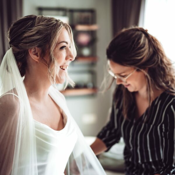 Bruiloft Apeldoorn, trouwen, visagist, aan huis, kapper, hairstylist, visagiste, make-up, maeup, trouwmakeup, trouwvisagie, bruiloftsmakeup, trouwmakeup, bruiloftsvisagie, bruiloftvisagist, thamr, the hair and makeup room, haar makeup apeldoorn, trouwen in, gezocht