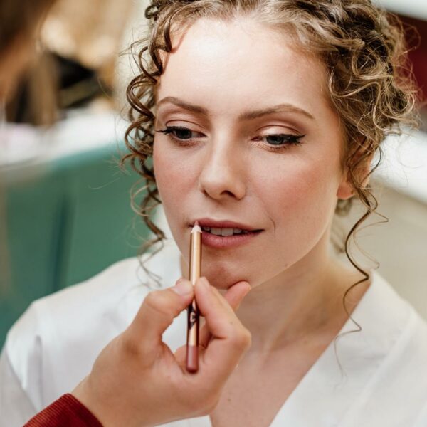 Bruiloft Apeldoorn, trouwen, visagist, aan huis, kapper, hairstylist, visagiste, make-up, maeup, trouwmakeup, trouwvisagie, bruiloftsmakeup, trouwmakeup, bruiloftsvisagie, bruiloftvisagist, thamr, the hair and makeup room, haar makeup apeldoorn, trouwen in, gezocht