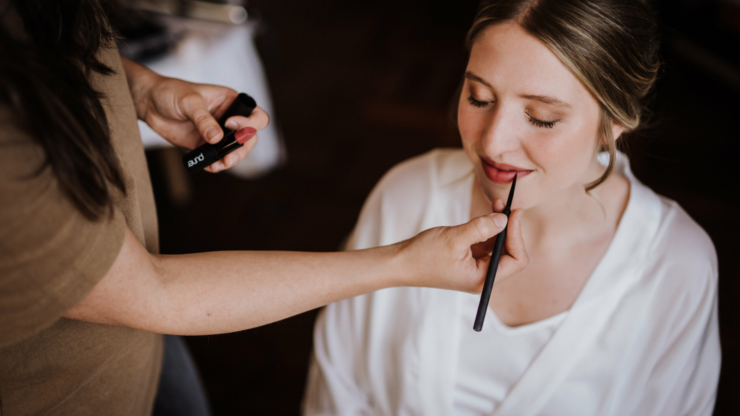 Bruiloft Apeldoorn, trouwen, visagist, aan huis, kapper, hairstylist, visagiste, make-up, maeup, trouwmakeup, trouwvisagie, bruiloftsmakeup, trouwmakeup, bruiloftsvisagie, bruiloftvisagist, thamr, the hair and makeup room, haar makeup apeldoorn, trouwen in, gezocht