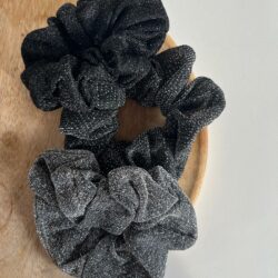 Scrunchie Chrissy M, haaraccessoire, haaraccessoires webshop, online shop, bruidssieraden, haarsieraden bruid, haarsieraad, anisa bieze hairstyling, scrunchies, the hair & makeup room, mooie,