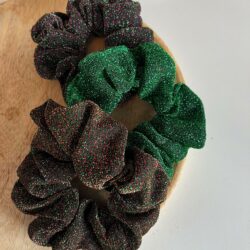 Scrunchie Chrissy M, haaraccessoire, haaraccessoires webshop, online shop, bruidssieraden, haarsieraden bruid, haarsieraad, anisa bieze hairstyling, scrunchies, the hair & makeup room, mooie,