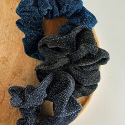 Scrunchie Chrissy M, haaraccessoire, haaraccessoires webshop, online shop, bruidssieraden, haarsieraden bruid, haarsieraad, anisa bieze hairstyling, scrunchies, the hair & makeup room, mooie,
