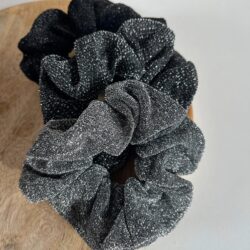 Scrunchie Chrissy M, haaraccessoire, haaraccessoires webshop, online shop, bruidssieraden, haarsieraden bruid, haarsieraad, anisa bieze hairstyling, scrunchies, the hair & makeup room, mooie,