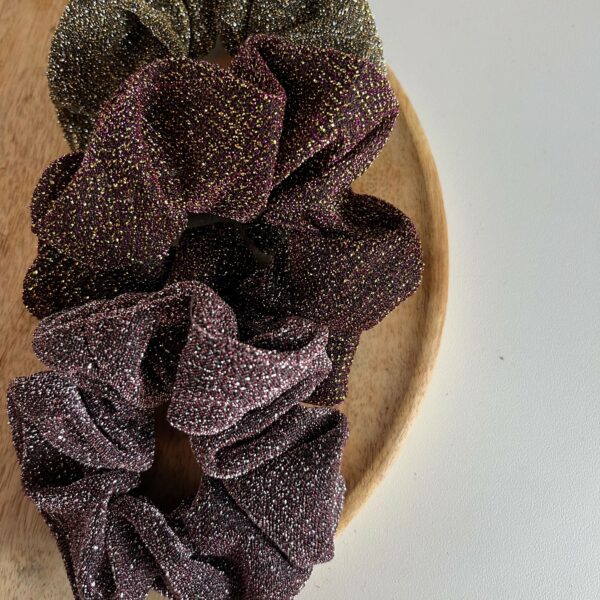 Scrunchie Chrissy M, haaraccessoire, haaraccessoires webshop, online shop, bruidssieraden, haarsieraden bruid, haarsieraad, anisa bieze hairstyling, scrunchies, the hair & makeup room, mooie,