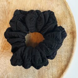Scrunchie Claude S, haaraccessoire, haaraccessoires webshop, online shop, bruidssieraden, haarsieraden bruid, haarsieraad, anisa bieze hairstyling, scrunchies, the hair & makeup room, mooie,