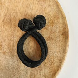 Knoopelastiek Emma), haaraccessoire, haaraccessoires webshop, online shop, bruidssieraden, haarsieraden bruid, haarsieraad, anisa bieze hairstyling, scrunchies, the hair & makeup room, mooie,