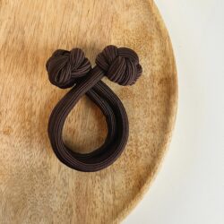 Knoopelastiek Emma), haaraccessoire, haaraccessoires webshop, online shop, bruidssieraden, haarsieraden bruid, haarsieraad, anisa bieze hairstyling, scrunchies, the hair & makeup room, mooie,