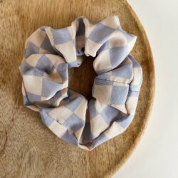 Scrunchie Jess, haaraccessoire, haaraccessoires webshop, online shop, bruidssieraden, haarsieraden bruid, haarsieraad, anisa bieze hairstyling, scrunchies, the hair & makeup room, mooie,