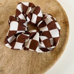 Scrunchie Jess, haaraccessoire, haaraccessoires webshop, online shop, bruidssieraden, haarsieraden bruid, haarsieraad, anisa bieze hairstyling, scrunchies, the hair & makeup room, mooie,