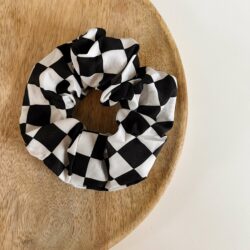 Scrunchie Jess, haaraccessoire, haaraccessoires webshop, online shop, bruidssieraden, haarsieraden bruid, haarsieraad, anisa bieze hairstyling, scrunchies, the hair & makeup room, mooie,