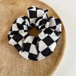 Scrunchie Jess, haaraccessoire, haaraccessoires webshop, online shop, bruidssieraden, haarsieraden bruid, haarsieraad, anisa bieze hairstyling, scrunchies, the hair & makeup room, mooie,
