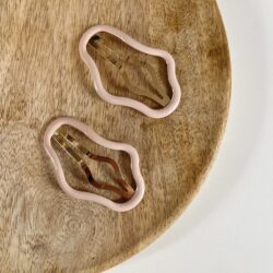 Sierlijke Haarclip Leonie, haaraccessoire, haaraccessoires webshop, online shop, bruidssieraden, haarsieraden bruid, haarsieraad, anisa bieze hairstyling, scrunchies, the hair & makeup room, mooie,