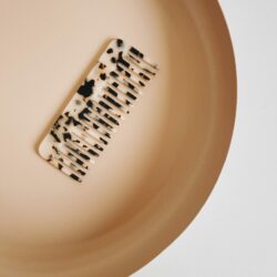 Wijde kam Nova, haarkam, grove kam, haaraccessoire, haaraccessoires webshop, online shop, bruidssieraden, haarsieraden bruid, haarsieraad, anisa bieze hairstyling, scrunchies, the hair & makeup room, mooie,