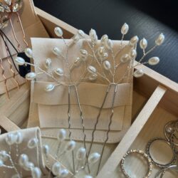 Haarsieraad zilver en parels, , haarsieraden bruiloft, bruid, webshop haar accessoires, bruidssieraden, online kopen, shop, shoppen