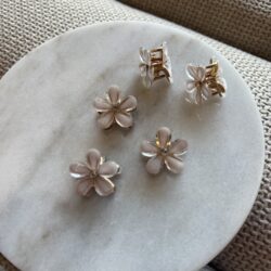 Haarsieraad bloemen clipjes, haarsieraden bruiloft, bruid, webshop haar accessoires, bruidssieraden, online kopen, shop, shoppen