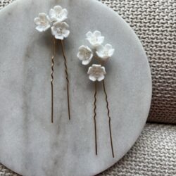 Haarsieraad witte bloemen, haarsieraden bruiloft, bruid, webshop haar accessoires, bruidssieraden, online kopen, shop, shoppen