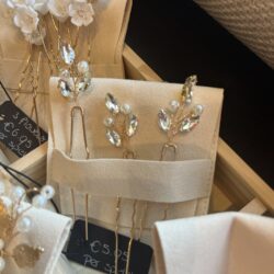 Haarsieraad met steentjes en parels, haarsieraden bruiloft, bruid, webshop haar accessoires, bruidssieraden, online kopen, shop, shoppen